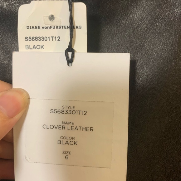 Diane Von Furstenberg black leather size 6. Leather is butter soft. Sides zip - Picture 5 of 6